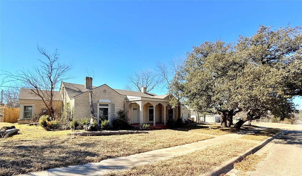 720 East Leslie Street Hamilton, TX 76531 - Photo 2 of 31 a front view of a house with a yard