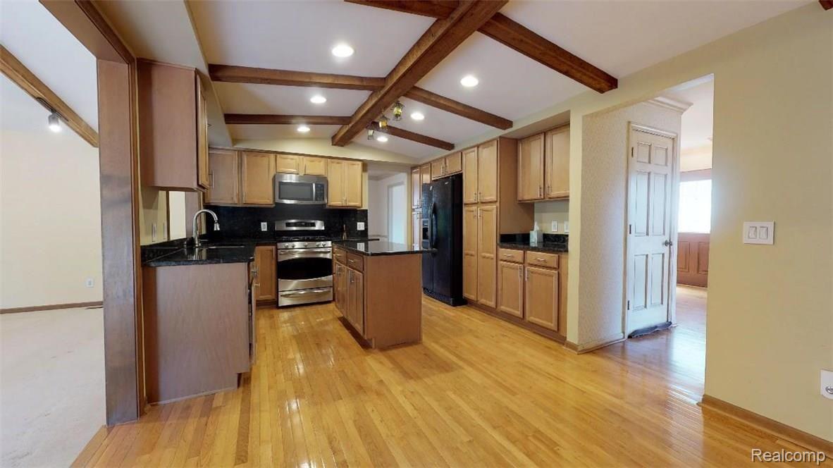 1851 Jason Circle Rochester, MI 48306 - Photo 8 of 40 JFf7gLi8PyR - 05.25