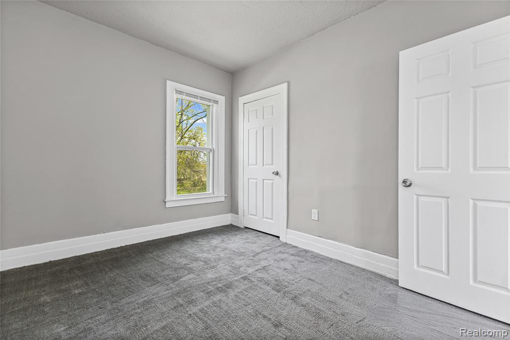 3010 Montclair Street Detroit, MI 48214 - Photo 41 of 61