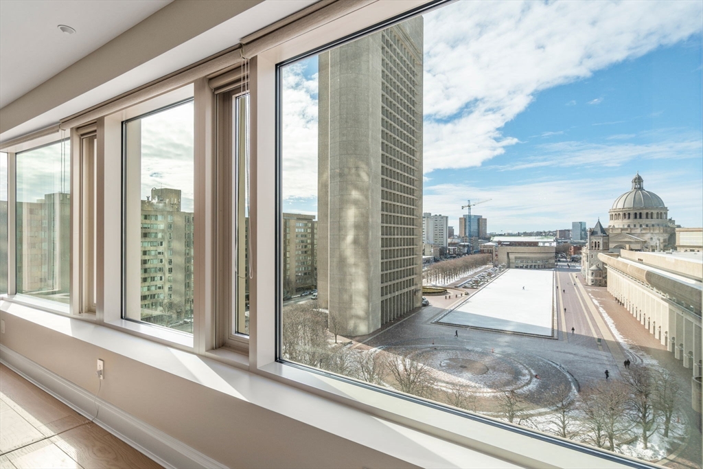 100 Belvidere Street, Unit 7A Boston, MA 02199 - Photo 14 of 33 a view of a living room filled with furniture