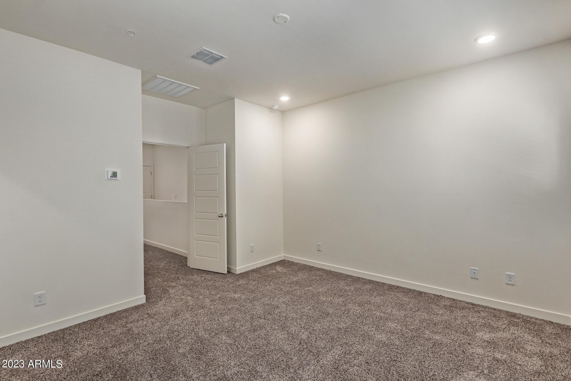 2280 West Laurie Lane Phoenix, AZ 85021 - Photo 11 of 27 a view of an empty room