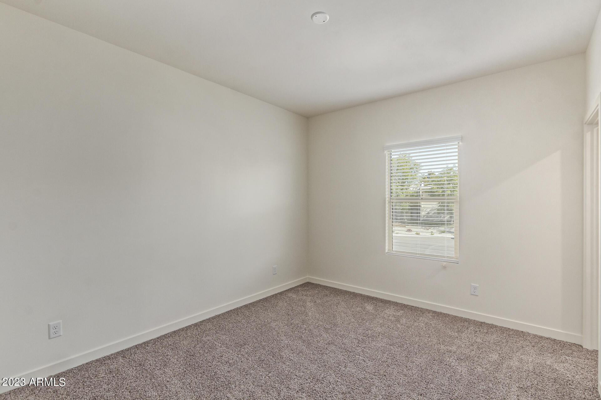 2280 West Laurie Lane Phoenix, AZ 85021 - Photo 20 of 27 an empty room with a window