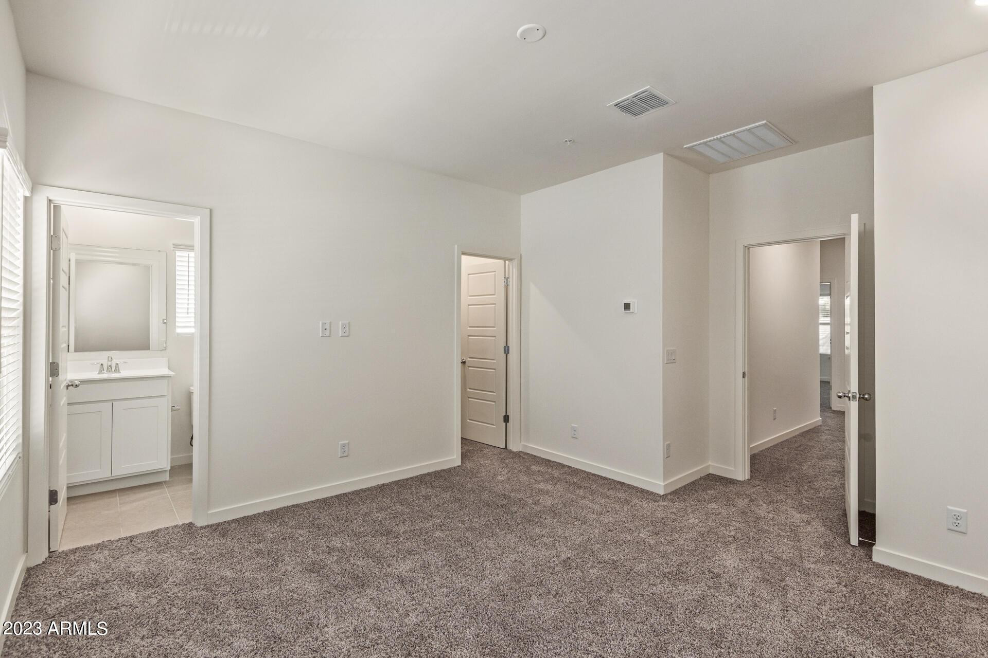 2280 West Laurie Lane Phoenix, AZ 85021 - Photo 10 of 27 a view of an empty room