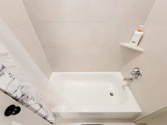 $2,950 | 7010 Winterberry Gln Lane, Katy, TX 77493