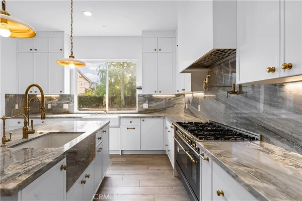 a view of empty room with a fireplace