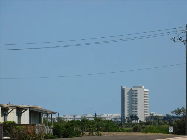 $1,550 | 414 1st Street, Galveston, TX 77550