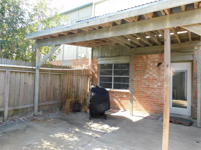 $1,550 | 414 1st Street, Galveston, TX 77550
