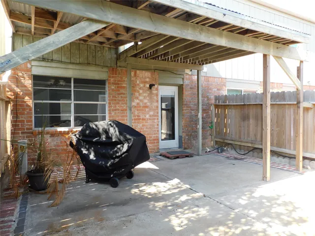 $1,550 | 414 1st Street, Galveston, TX 77550