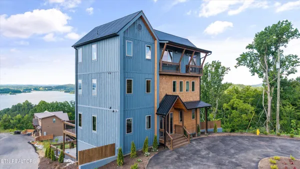 $1,838,579 | 936 Lk Hvn Way, Sevierville, TN 37876