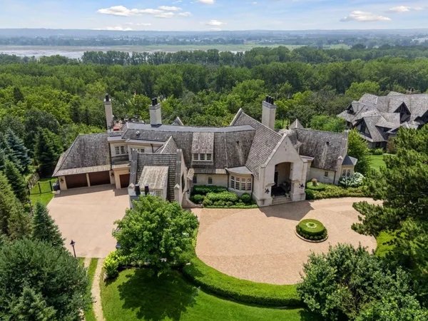 $5,000,000 | 10675 Cavallo Ridge, Eden Prairie, MN 55347