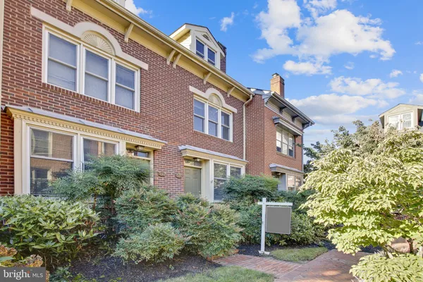 $3,950 | 538 North West Street, Alexandria, VA 22314