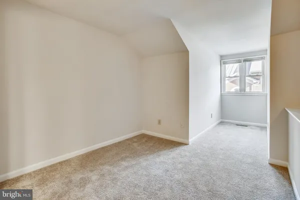 $3,950 | 538 North West Street, Alexandria, VA 22314