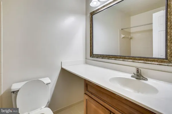 $3,950 | 538 North West Street, Alexandria, VA 22314