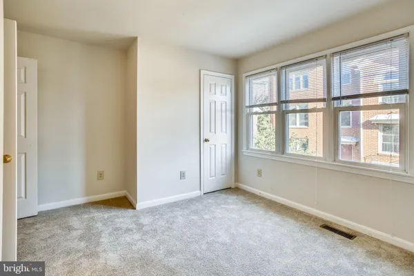 $3,950 | 538 North West Street, Alexandria, VA 22314