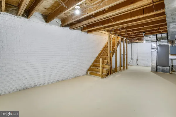 $3,950 | 538 North West Street, Alexandria, VA 22314