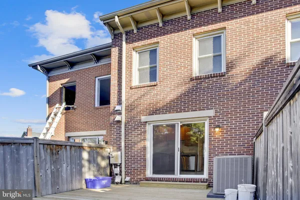 $3,950 | 538 North West Street, Alexandria, VA 22314