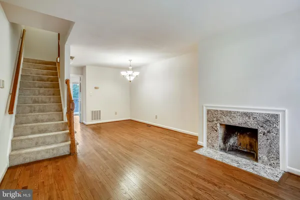 $3,950 | 538 North West Street, Alexandria, VA 22314