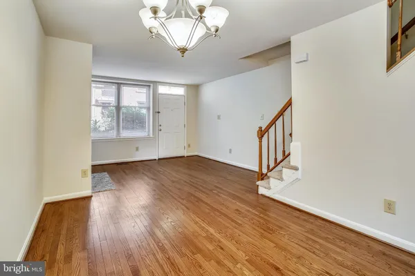 $3,950 | 538 North West Street, Alexandria, VA 22314