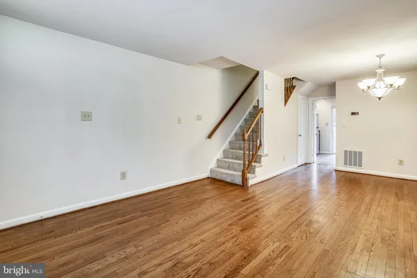 $3,950 | 538 North West Street, Alexandria, VA 22314