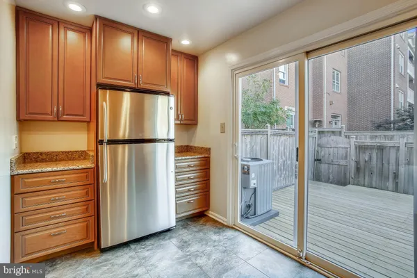 $3,950 | 538 North West Street, Alexandria, VA 22314