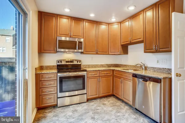 $3,950 | 538 North West Street, Alexandria, VA 22314