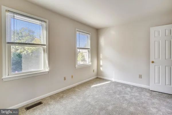 $3,950 | 538 North West Street, Alexandria, VA 22314