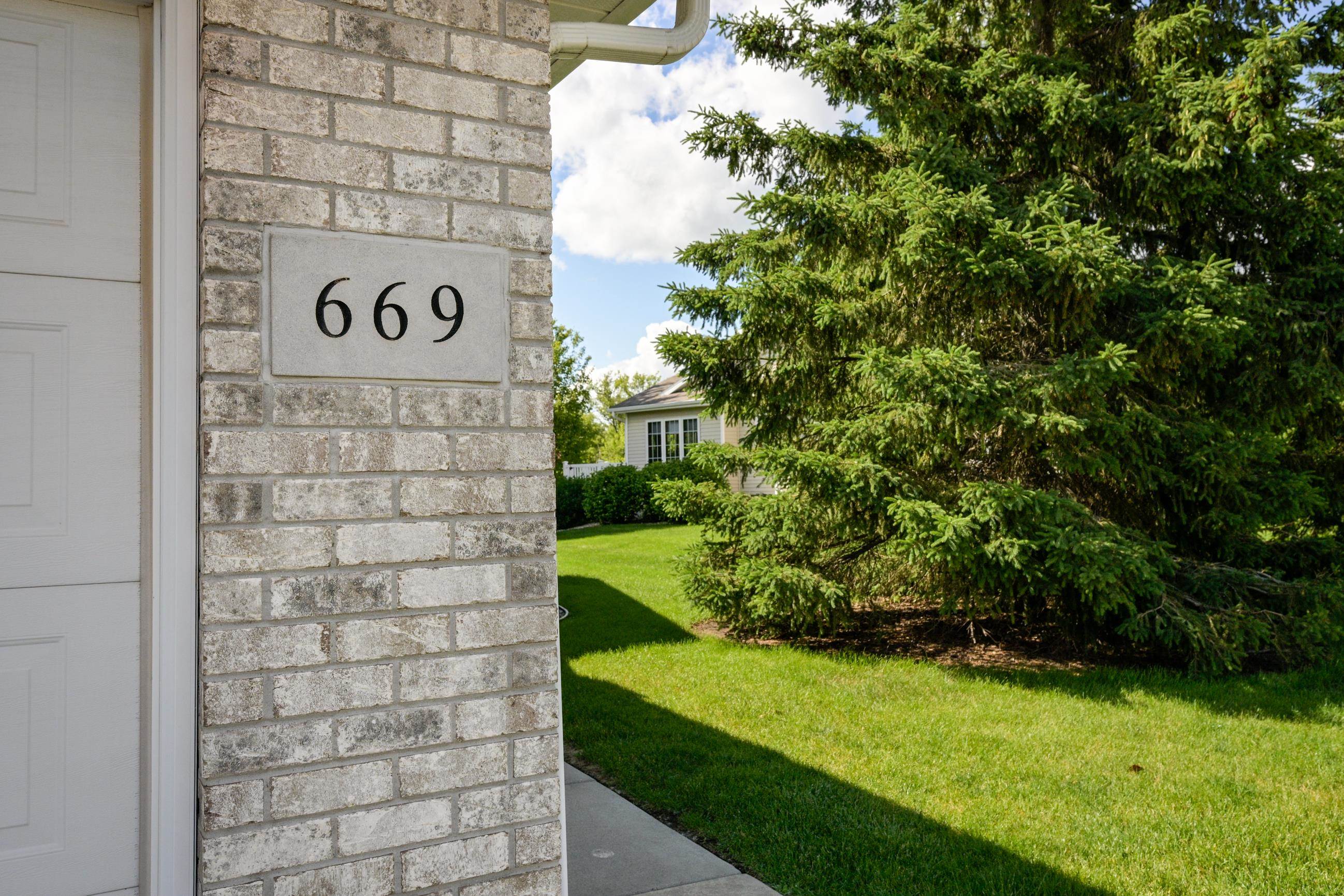 669 Springbrook Circle DeForest, WI 53532 - Photo 4 of 57