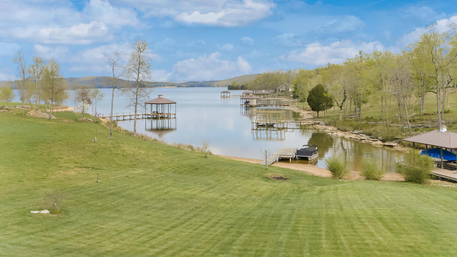 358 Waterfront Way Spring City, TN 37381 - Photo 4 of 40 358 Waterfront Way 013