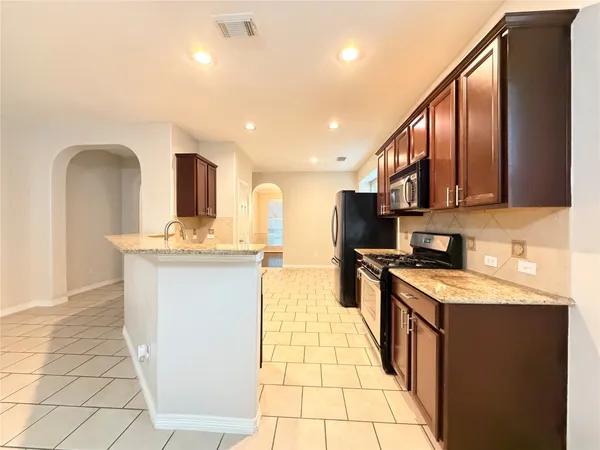 $2,200 | 211 Briar Trace Lane, Richmond, TX 77406