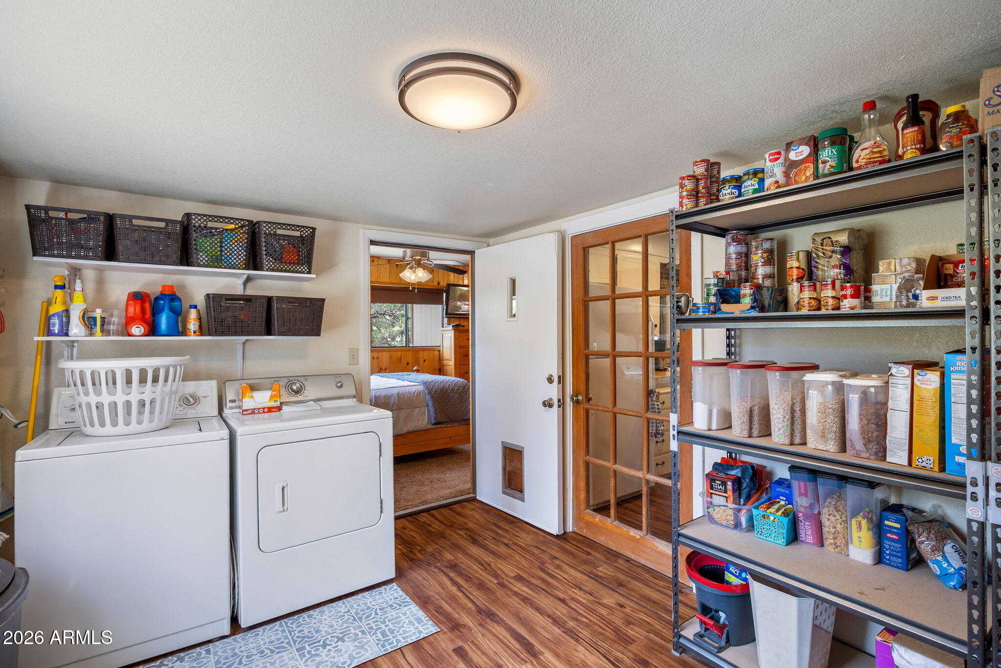 3384 Turkey Run Overgaard, AZ 85933 - Photo 26 of 37 a living room with lots of books and a baby crib