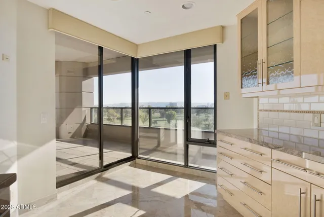 $850,000 | 1040 East Osborn Road, Unit 601, Phoenix, AZ 85014