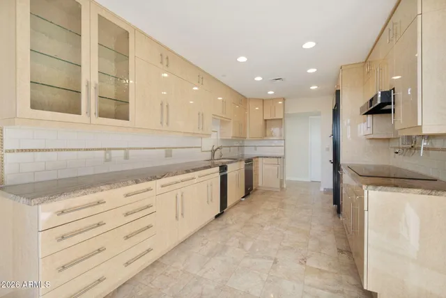 $850,000 | 1040 East Osborn Road, Unit 601, Phoenix, AZ 85014