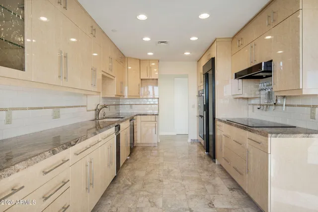 $850,000 | 1040 East Osborn Road, Unit 601, Phoenix, AZ 85014