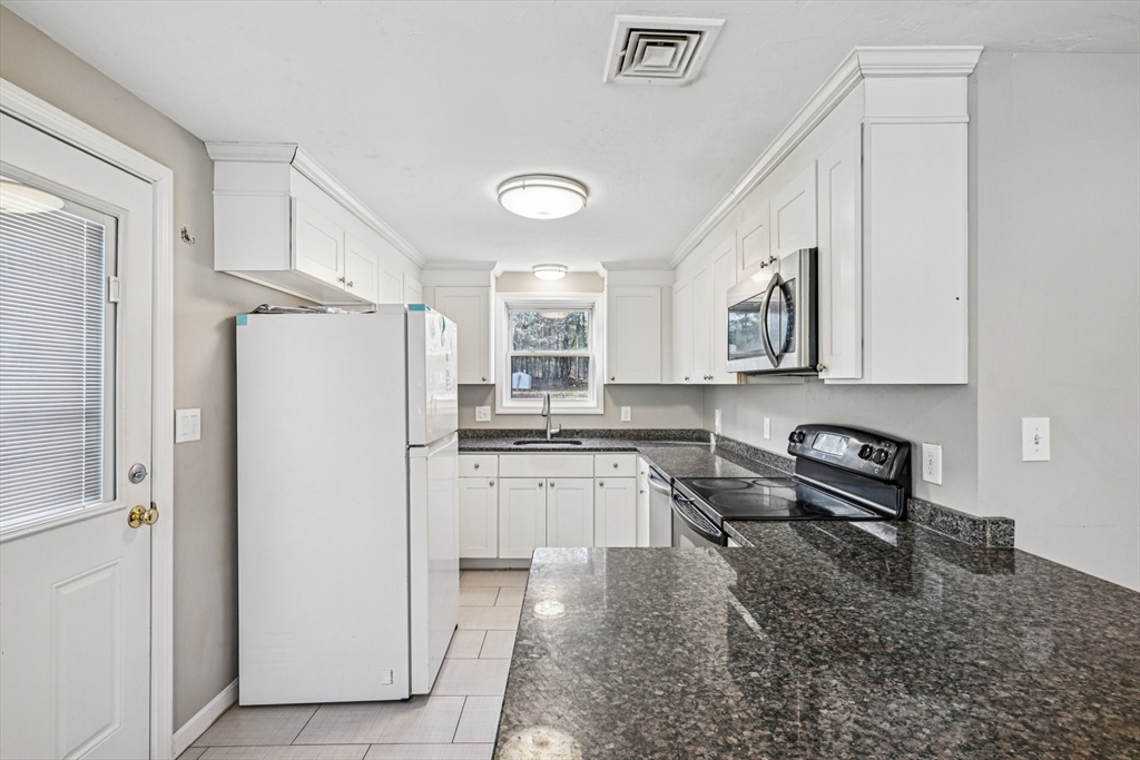 58 Roberts Road Bridgewater, MA 02324 - Photo 6 of 42