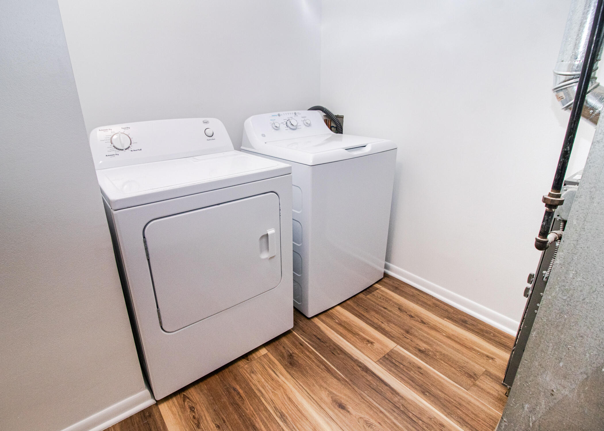 1410 South River Road New Berlin, WI 53151 - Photo 39 of 41 Laundry
