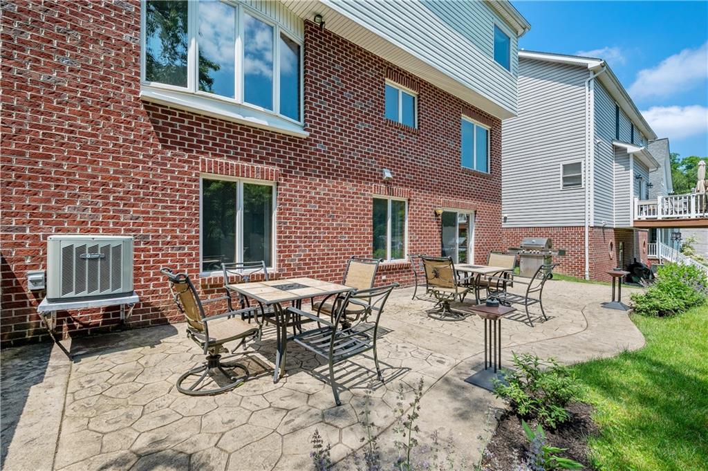 1919 Elmdale Road Pittsburgh, PA 15220 - Photo 22 of 25 Gallery Image 22