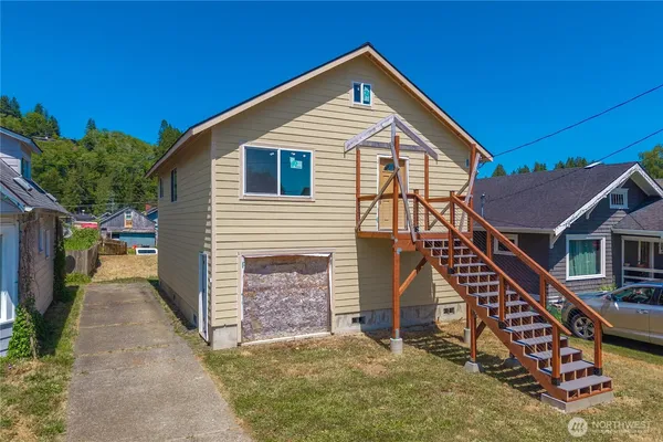 $230,000 | 223 Karr Avenue, Hoquiam, WA 98550