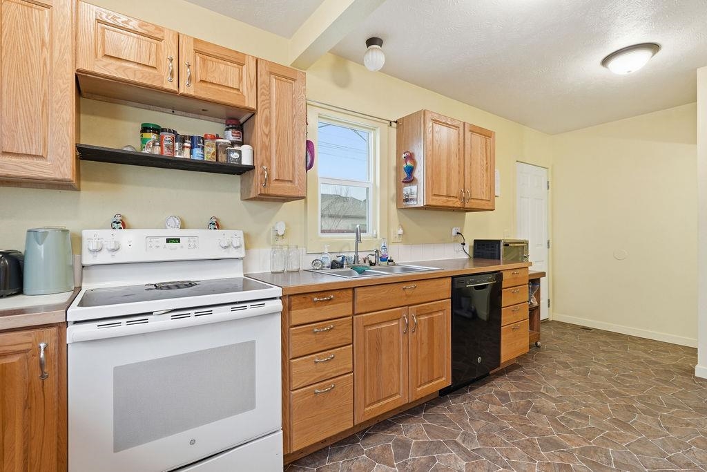 517 East Hoffman Avenue Spokane, WA 99207 - Photo 12 of 28