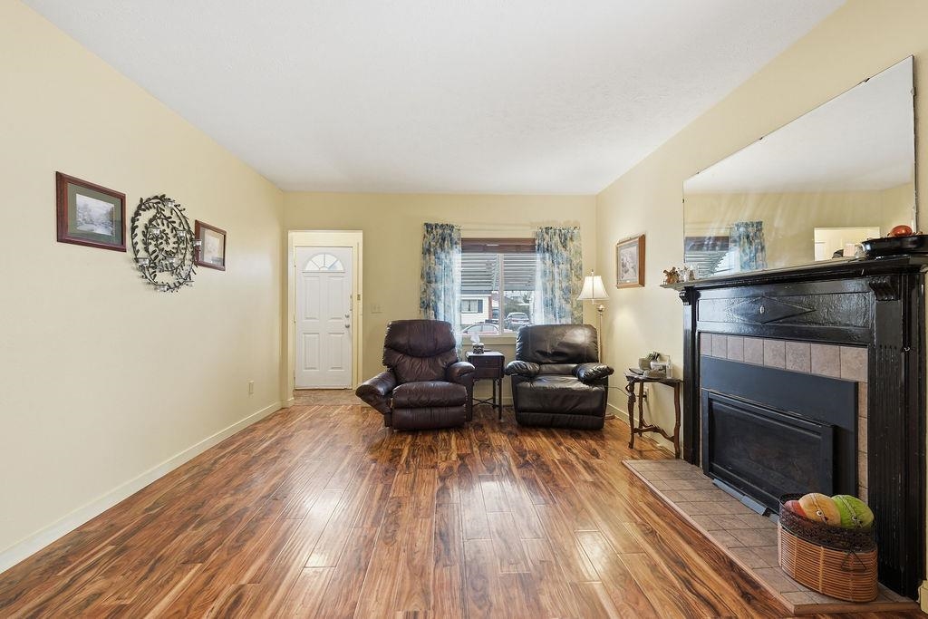 517 East Hoffman Avenue Spokane, WA 99207 - Photo 4 of 28