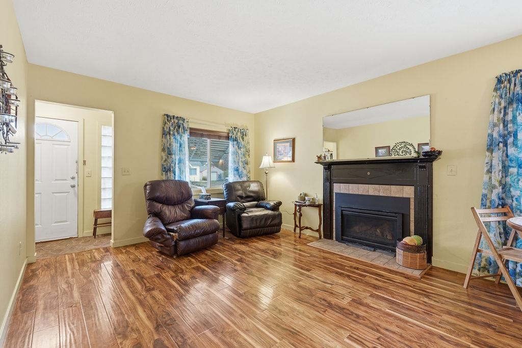 517 East Hoffman Avenue Spokane, WA 99207 - Photo 5 of 28