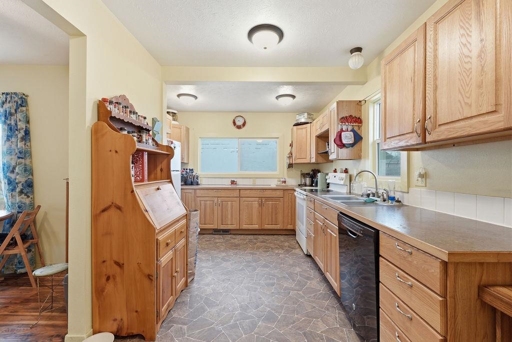 517 East Hoffman Avenue Spokane, WA 99207 - Photo 9 of 28