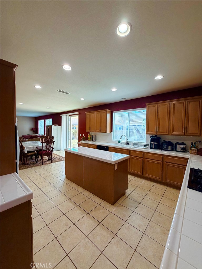 43815 Encanto Way Lancaster, CA 93536 - Photo 7 of 36