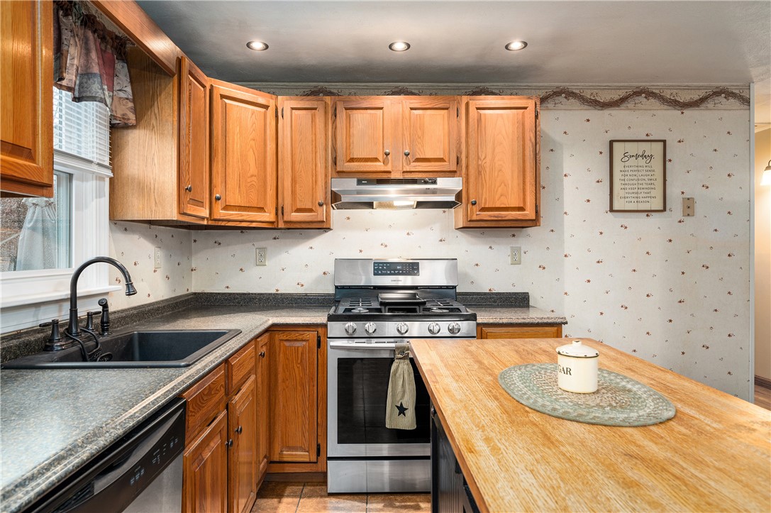 348 9th Avenue Woonsocket, RI 02895 - Photo 5 of 26 Gallery Image 5