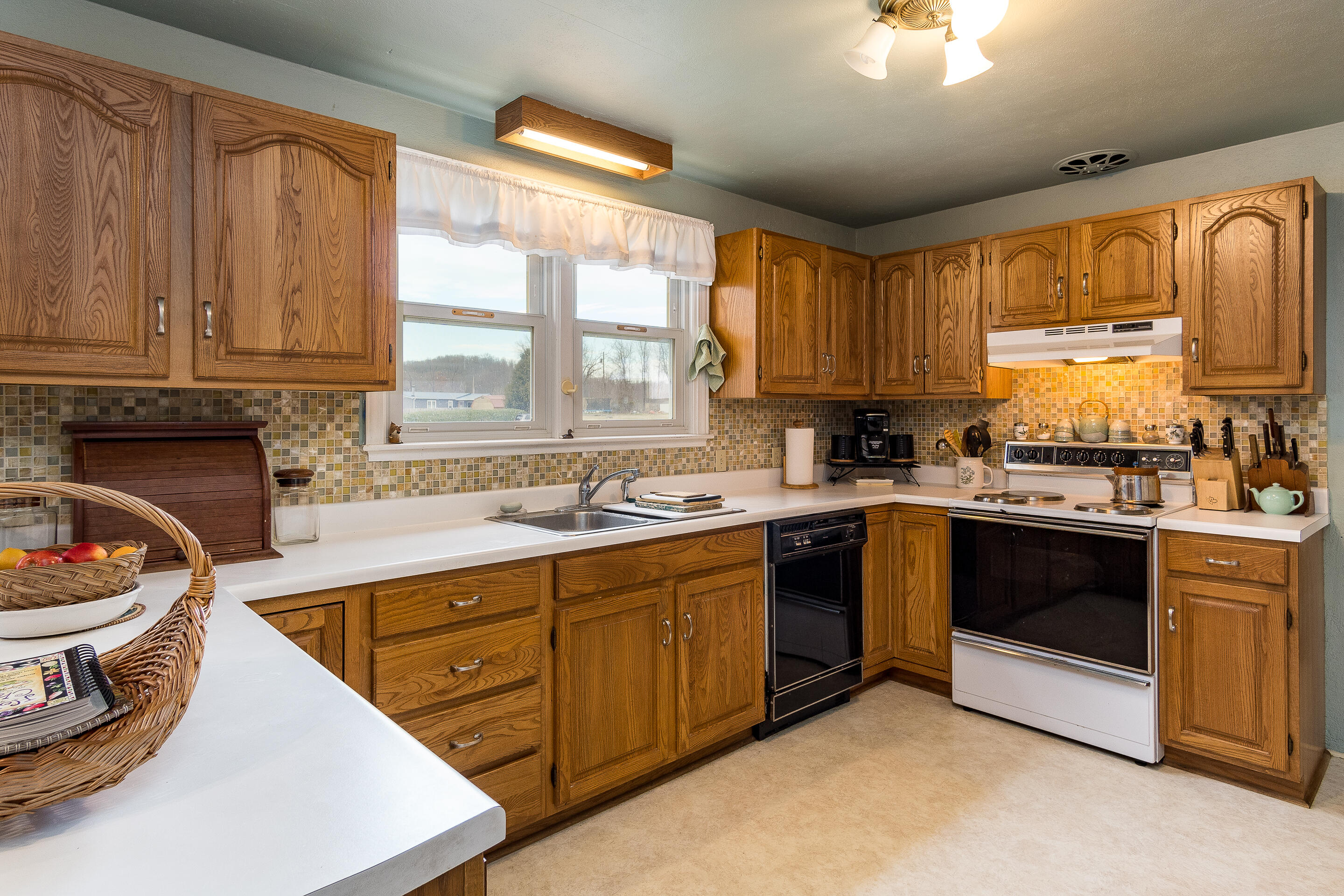 335 Green Road Bristol, TN 37620 - Photo 41 of 45 interior-13