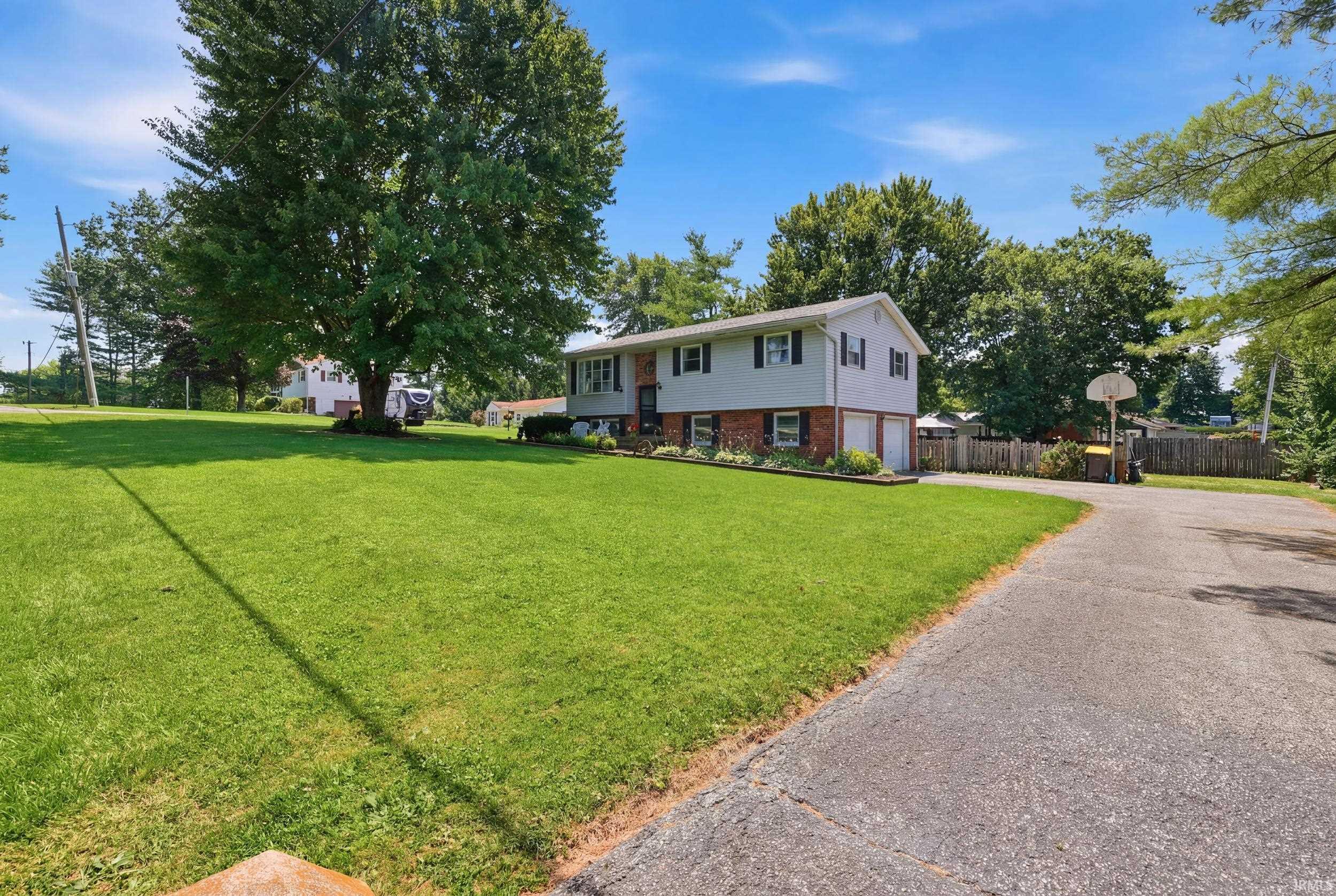 295 Bennett Road Bedford, IN 47421 - Photo 2 of 38