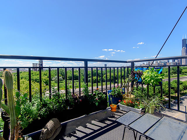 61 West 15th Street, Unit 607 Chicago, IL 60605 - Photo 18 of 23 a outdoor view with sitting space