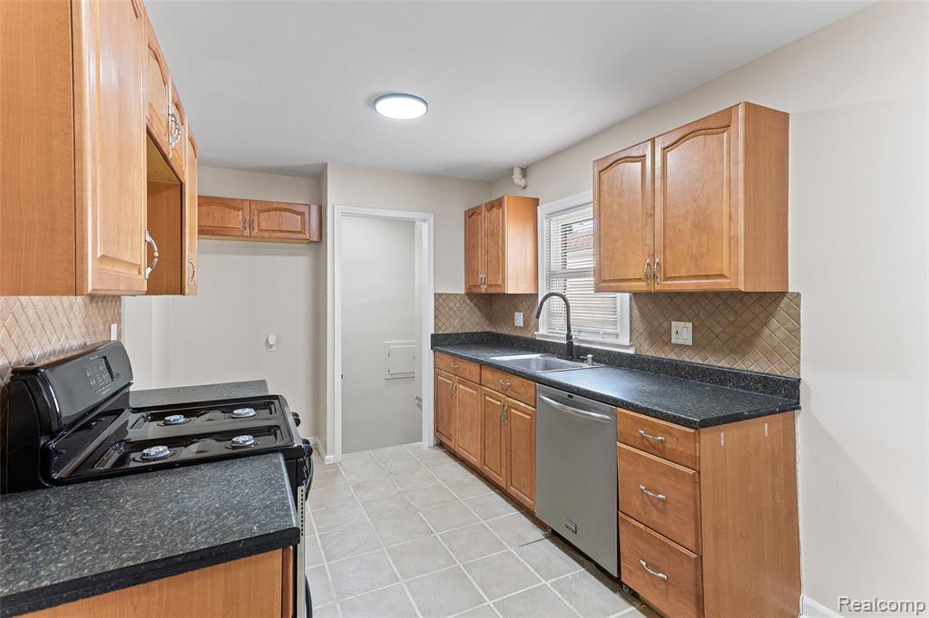 1653 London Avenue Lincoln Park, MI 48146 - Photo 11 of 30