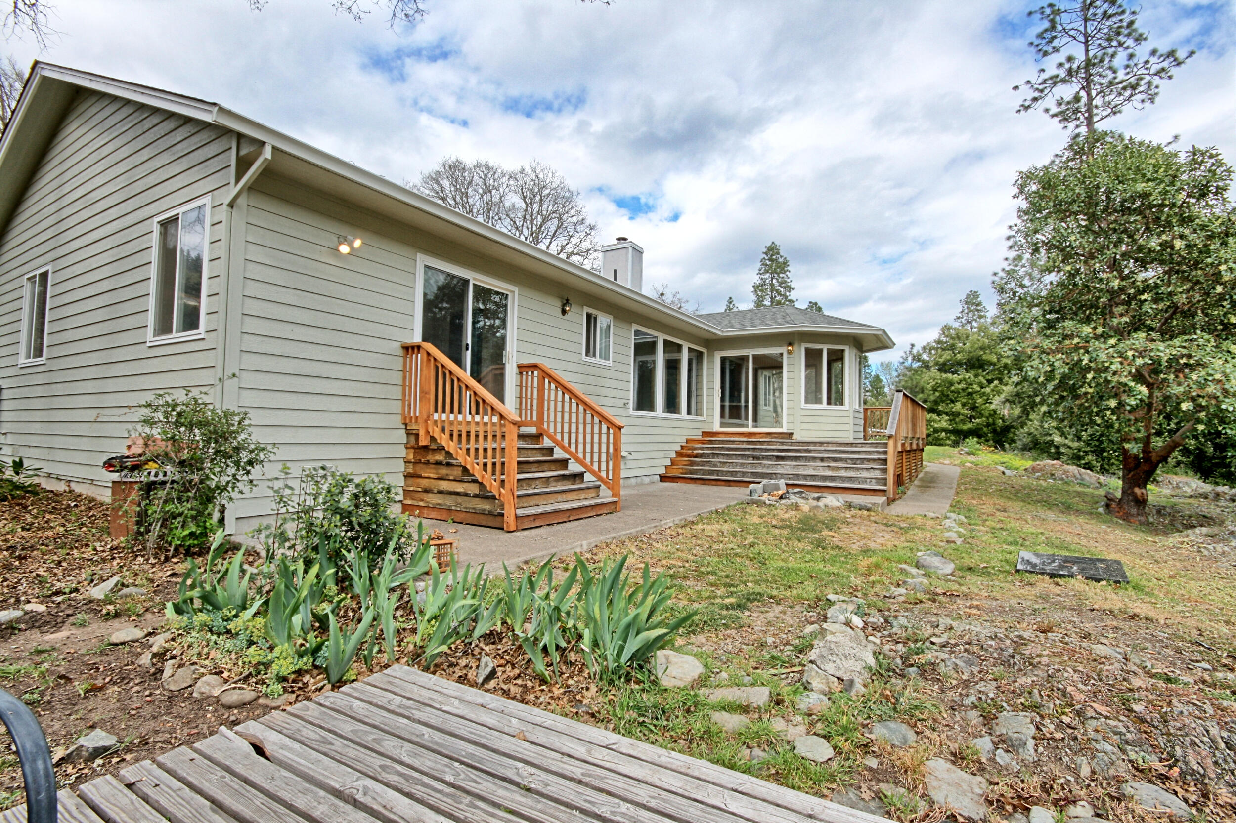 7255 Upper Applegate Road Jacksonville, OR 97530 - Photo 40 of 50 back