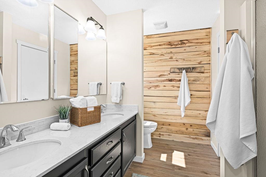 5380 West Arrowhead Road Hermantown, MN 55811 - Photo 16 of 40 Primary BR 3/4 bathroom