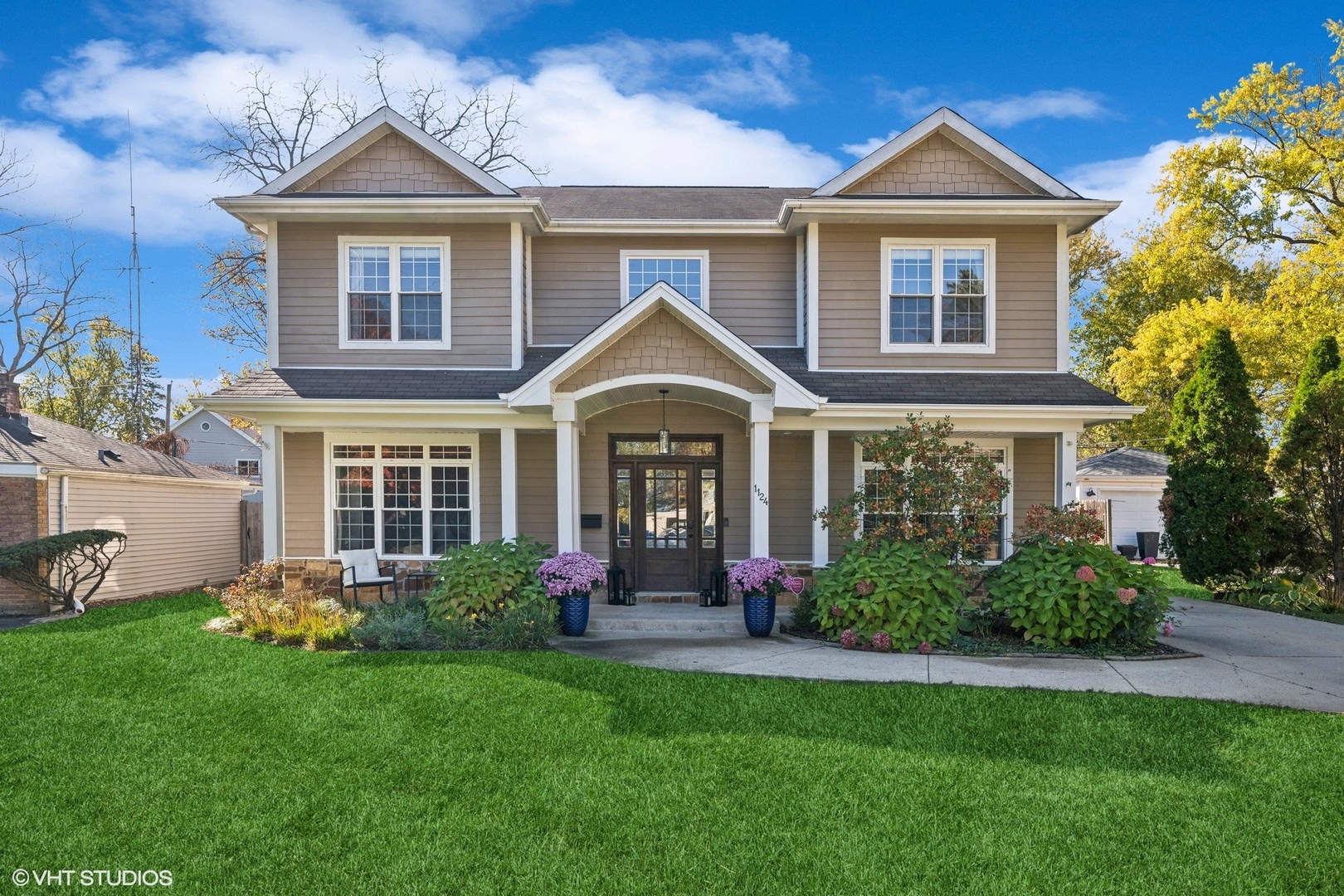 1124 Dell Road Northbrook, IL 60062 - Photo 1 of 36 a front view of a house with garden